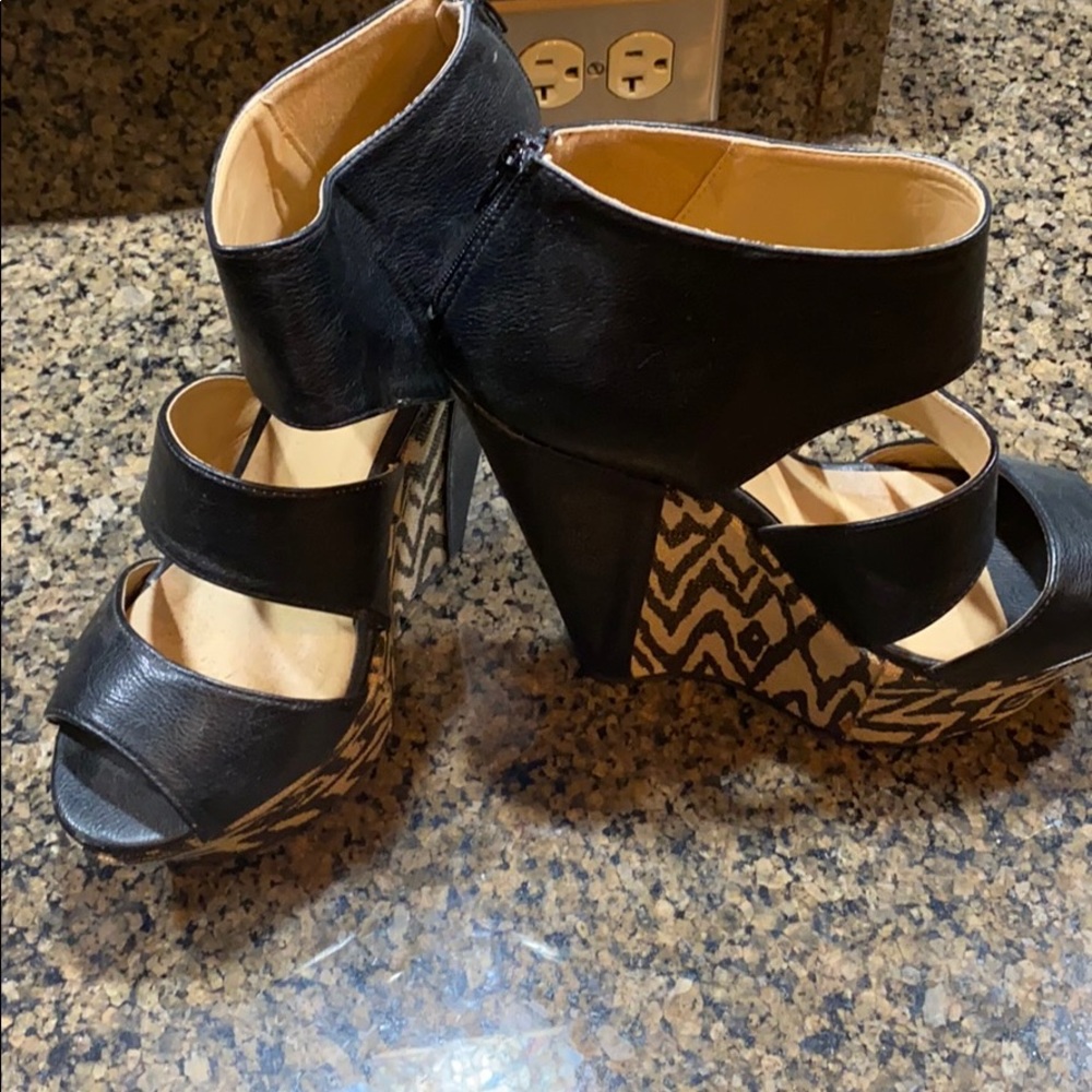 Black Design Wedges
